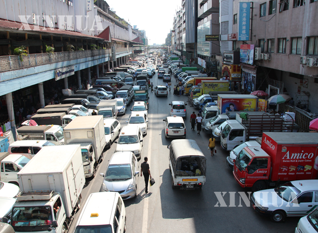 ယာဉ်ကြောပိတ်ဆို့မှုအားမြင်တွေ့ရစဉ် (ဓာတ်ပုံ-- ဆင်ဟွာ)