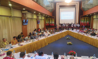 ပဉ္စမ အကြိမ် နိုင်ငံရေးဆွေးနွေးမူ့ဆိုင်ရာ မူဘောင် သုံးသပ်ခြင်း အစည်းအဝေး ကျင်းပနေမှုများအား တွေ့ရစဉ်(ဓာတ်ပုံ- Hla Maung Shwe)