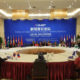 တရုတ်ပြည်သူ့သမ္မတနိုင်ငံ ရှင်းကျန့်ပြည်နယ် အုရုံမူချီမြို့၌ကျင်းပသော ပြန်ကြားရေးဝန်ကြီးများဆိုင်ရာဖိုရမ် ကျင်းပနေစဉ်(ဓာတ်ပုံ-MOI)