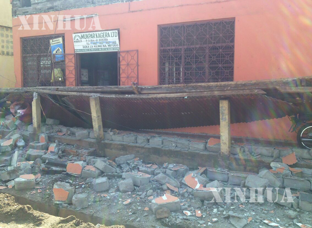 တန်ဇန်းနီးယား မြေငလျင် ကြောင့် ပြိုကျခဲ့သည့် အဆောက်အအုံတစ်လုံးအားတွေ့ရစဉ် (ဆင်ဟွာ)
