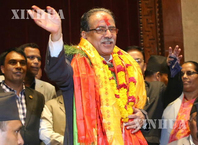နီပေါဝန်ကြီးချုပ်သစ် Pushpa Kamal Dahal အားတွေ့ရစဉ် (ဆင်ဟွာ)