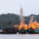 အင်ဒိုနီးရှား ဘာလီရေပြင်တွင် အမြန်သင်္ဘော ပေါက်ကွဲနေခြင်းအား တွေ့ရစဉ် (ဓာတ်ပုံ- အင်တာနက်)