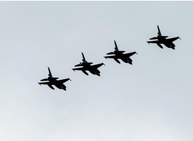အမေရိကန်ဦးဆောင်သော ညွှန့်ပေါင်းမဟာမိတ်တပ်ဖွဲ့၏ တိုက်လေယာဉ်များအားတွေ့ရစဉ် (ဓါတ်ပုံ-အင်တာနက်)