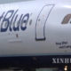 ကျူးဘား သို့ ရောက်ရှိလာသည့် အမေရိကန်မှ JetBlue လေယာဉ်အားတွေ့ရစဉ် (ဆင်ဟွာ)