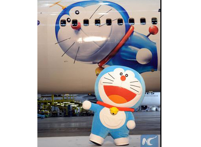 Doraemon ဂျက်လေယာဉ်သစ် တစ်စင်းအားတွေ့ရစဉ်(ဓာတ်ပုံ-အင်တာနက်)