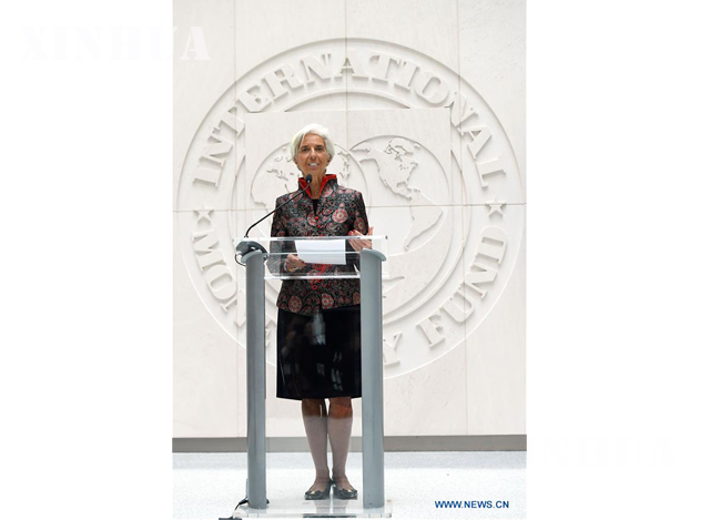 အျပည္ျပည္ဆိုင္ရာေငြေၾကးရန္ပံုေငြအဖြဲ႕ (IMF) ၏ မန္ေနဂ်င္းဒါရုိုက္တာ Christine Lagarde က (SDR) ေငြေၾကးစနစ္ သို႔ တရုတ္ယြမ္ေငြ ထည့္သြင္းေၾကာင္း ေၾကညာေနစဥ္ (ဆင္ဟြာ)
