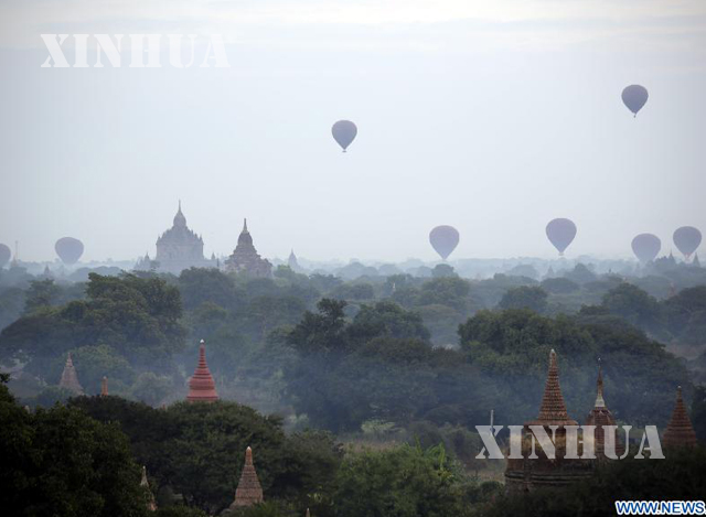 ပုဂံေစတီပုထိုးမ်ားအားျမင္ေတြ႔ရစဥ္ (ဆင္ဟြာ)