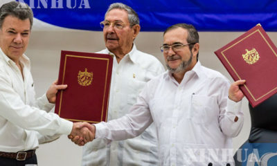 ကုိလံဘီယာအစုိးရ ႏွင့္ FARC သူပုန္မ်ားအၾကား အပစ္အခတ္ရပ္စဲေရး လက္မွတ္ေရးထုိးစဥ္(ဆင္ဟြာ)