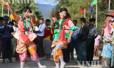 ကေလးၿမဳိ႕နယ္ သဖန္းအုိင္ ေက်းရႊာ အေျခခံ ပညာ အလယ္တန္း ေက်ာင္း (ခြဲ) ၌ ျပဳလုပ္သည့္ တရုတ္-ျမန္မာ ခ်စ္ၾကည္ေရး စာသင္ေက်ာင္းေဆာင္ ဖြင့္ပြဲ အခမ္းအနားအား ေတြ ့ရစဥ္ (ဆင္ဟြာ)