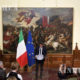ဒီဇင္ဘာလ ၅ ရက္က ျပဳလုပ္သည့္ သတင္းစာ ရွင္းလင္းပြဲတြင္ ရာထူးမွ ႏုတ္ထြက္မည္ ျဖစ္ေၾကာင္း ေၾကညာလိုက္ေသာ အီတလီႏိုင္ငံ ဝန္ႀကီးခ်ဳပ္ Matteo Renzi အား ေတြ႕ရစဥ္ (ဆင္ဟြာ)