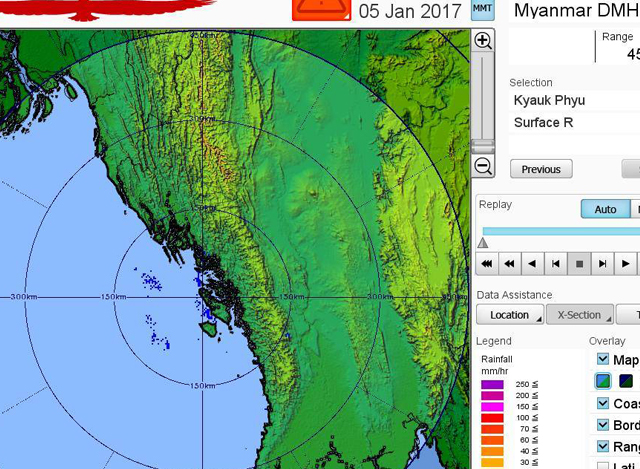 မိုးဇလ၏ မိုးေလဝသ ခန္႔မွန္းခ်က္ျပေျမပံုအားေတြ႔ရစဥ္ (ဓာတ္ပံု--မိုးဇလ)