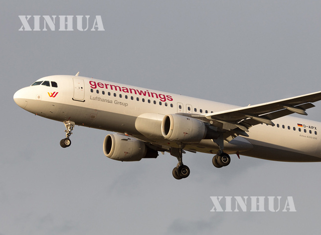 Eurowings ေလေၾကာင္းလိုင္းမွ ေလယာဥ္ တစ္စင္း အား ျမင္ေတြ႕ရစဥ္(ဆင္ဟြာ)