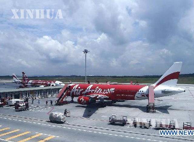 မေလးရွားေလေၾကာင္းလိုင္း AirAsia ပိုင္ေလယာဥ္တစ္စီးအား ေတြ႕ရစဥ္ (ဆင္ဟြာ)