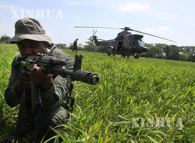 ဗင္နီဇြဲလားႏုိင္ငံရွိ စစ္ဖက္သံုး ရဟတ္ယာဥ္တစ္စင္းအားေတြ ့ရစဥ္ (ဆင္ဟြာ)