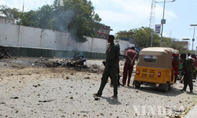 ဆိုမာလီယာ ႏိုင္ငံ မိုဂါဒစ္ရွဴး တြင္ Al-Shabaab အၾကမ္းဖက္ အဖြဲ႕မွ ၂၀၁၆ ခုႏွစ္ ဇူလိုင္လတြင္ ကားဗံုးေဖာက္ခြဲခဲ့သည္ ကိုျမင္ေတြ႕ရစဥ္(ဆင္ဟြာ)