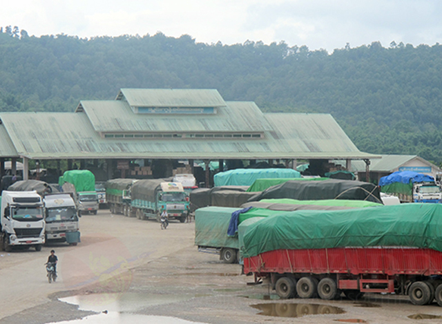 ကုန္တင္ကားမ်ားအားေတြ႔ရစဥ္ (ဓာတ္ပံု--အင္တာနက္)