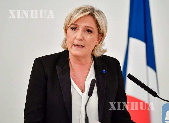 ျပင္သစ္ႏိုင္ငံ သမၼတေလာင္း Marine Le Pen အား ေတြ႕ရစဥ္ (ဆင္ဟြာ)