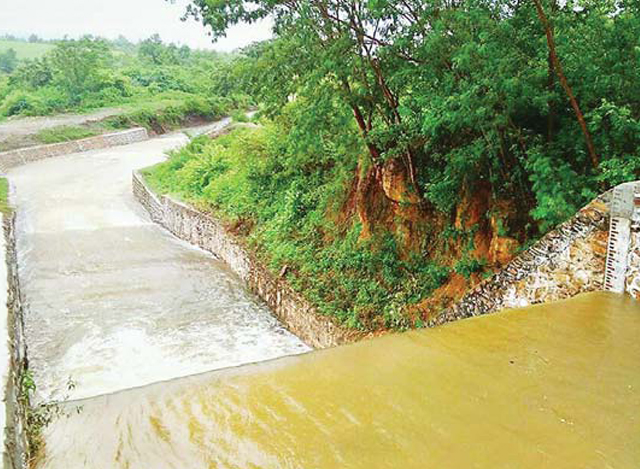 ဆည္တမံမ်ားအတြင္း ေရမ်ားတုိးျမင့္ ဝင္ေရာက္လာမႈမ်ားရွိ (ဓာတ္ပံု--ျမဝတီ)