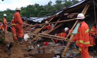 မူဆယ္ၿမိဳ႕ ၌အိမ္ေျမၿပိဳက်မႈအား မီးသတ္တပ္ဖြဲ႕မွ ကယ္ဆယ္ေရးျပဳလုပ္ေနစဥ္(ဓာတ္ပံု- ျမန္မာႏိုင္ငံမီးသတ္တပ္ဖြဲ႔)