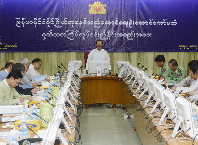 ျမန္မာႏိုင္ငံပိုင္ၿဂိဳဟ္တုစနစ္ တည္ေထာင္ေရး ဦးေဆာင္ေကာ္မတီ၏ ဒုတိယအႀကိမ္ လုပ္ငန္းၫွိႏႈိင္း အစည္းအေဝး က်င္းပစဥ္(ဓာတ္ပုံ-Myanmar President Office)