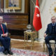 တူရကီႏိုင္ငံ သမၼတ Recep Tayyip Erdogan ႏွင့္ အေမရိကန္ႏုိင္ငံ ႏုိင္ငံျခားေရးဝန္ႀကီး ရက္စ္ေတလာဆန္ တုိ႔ မတ္လ ၃၀ ရက္တြင္ တူရကီႏုိင္ငံ အန္ကာရာၿမိဳ႕၌ေတြ႕ဆံုစဥ္ (ဆင္ဟြာ)