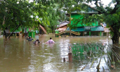 မုိးသည္းထန္စြာရြာသြန္းမႈေၾကာင့္ ေက်းရြာမ်ားအတြင္း ေရႀကီးေရလွ်ံျဖစ္ေပၚေနစဥ္ (ဓာတ္ပံု-MOI)