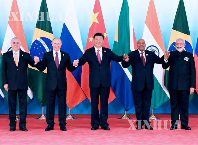 BRICS အဖြဲ႕ဝင္ ႏုိင္ငံ မ်ားမွ ေခါင္းေဆာင္မ်ား စုေပါင္း အမွတ္တရ ဓာတ္ပံု ႐ိုက္ကူး ေနစဥ္(ဆင္ဟြာ)