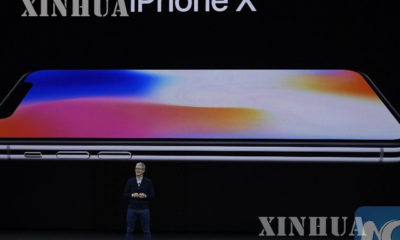 စက္တင္ဘာလ ၁၂ ရက္တြင္ ျပဳလုပ္ေသာ iPhone X ထုတ္လုပ္ျပသျခင္း အခမ္းအနားတြင္ Apple အမႈေဆာင္အရာရွိခ်ဳပ္ တင္မ္ကြတ္အား ေတြ႕ရစဥ္ (ဆင္ဟြာ)