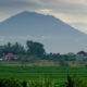 အင္ဒိုနီးရွားႏုိင္ငံ ဘာလီကၽြန္းရွိ Gunung Agung မီးေတာင္အားေတြ႕ရစဥ္ (ဓါတ္ပံု-အင္တာနက္)