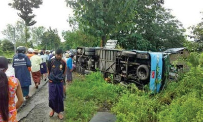 ယာဥ္တိမ္းေမွာက္မႈျဖစ္ပြားၿပီးေနာက္ျမင္ကြင္းအားေတြ႔ရစဥ္ (ဓာတ္ပံု--ေၾကးမံု)