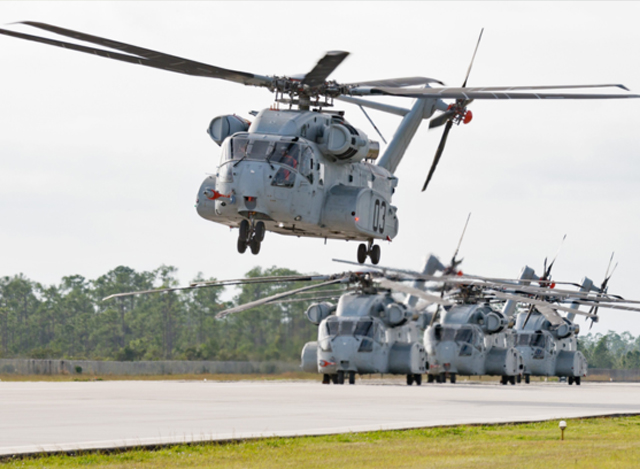 အေမရိကန္ ႏုိင္ငံ စစ္ဘက္ဆိုင္ရာ CH-53 အႀကီးစား သယ္ယူပို႕ေဆာင္ေရး ရဟတ္ယာဥ္ အား ျမင္ေတြ႕ရစဥ္(ဓာတ္ပံု-အင္တာနက္)