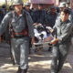 အာဖဂန္တြင္ ဗံုးေပါက္ကြဲမႈေၾကာင့္ ဒဏ္ရာရသူ တစ္ဦးအား သယ္ေဆာင္လာသည္ကို ေတြ႕ရစဥ္ (ဓာတ္ပံု-အင္တာနက္)