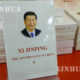တရုတ္ႏုိင္ငံ သမၼတ ရွီက်င့္ဖိန္၏ “Xi Jinping: The Governance of China” အား ေတြ႕ရစဥ္ (ဆင္ဟြာ)