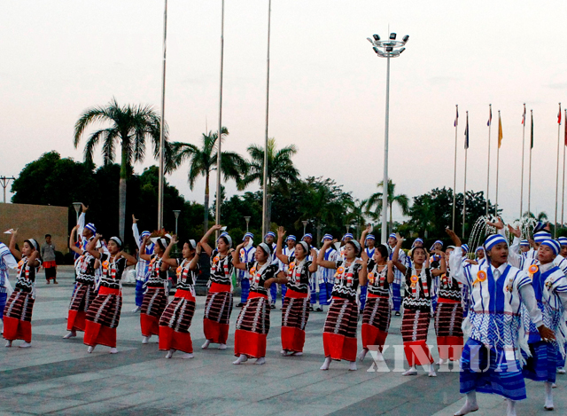 ကရင္ႏွစ္သစ္ကူးေန ့တြင္ ႏိုင္ငံေတာ္၏ အတိုင္ပင္ခံ ပုဂၢိဳလ္ ေဒၚေအာင္ဆန္းစုၾကည္ အမွာစကား ေျပာၾကားစဥ္ (ဆင္ဟြာ)