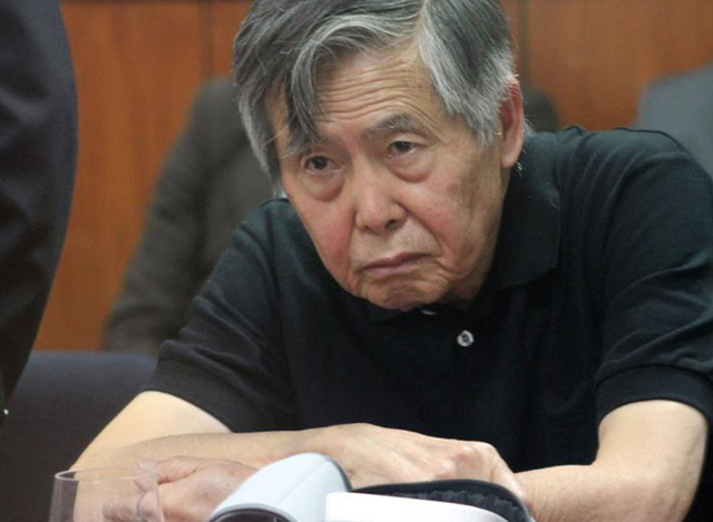 အက်ဥ္းခ်ခံထားရေသာ ပီရူးႏုိင္ငံသမၼတေဟာင္းအယ္ဗာတုိဖူဂ်ီမုိရီ (Alberto Fujimori) အားေတြ ့ရစဥ္(ဆင္ဟြာ)