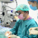 တရုတ္ႏိုင္ငံမွ ဆရာဝန္မ်ားက အတြင္းတိမ္လူနာမ်ာအား ခြဲစိတ္ကုသေပးေနစဥ္ (ဆင္ဟြာ)