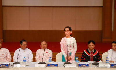 မြန္ျပည္သစ္ပါတီႏွင့္ လားဟူဒီမိုကရက္တစ္အစည္းအ႐ံုးတို႔ NCAစာခ်ဳပ္တြင္ လက္မွတ္ေရးထိုးမည့္ ပူးတြဲေၾကညာခ်က္ထုတ္ျခင္း သတင္းစာရွင္းလင္းပြဲက်င္းပစဥ္(ဓာတ္ပံု- အတိုင္ပင္ခံရံုး)