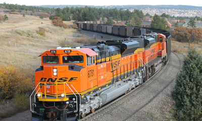 BNSF ကုန္တင္ရထားတစ္စီးအားေတြ႕ရစဥ္ (ဓါတ္ပံု-အင္တာနက္)