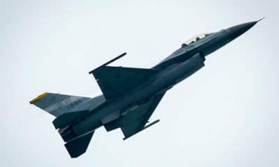 အေမရိကန္ F-16 တိုက္ေလယာဥ္ တစ္စီးအားေတြ႕ရစဥ္ (ဓါတ္ပံု-အင္တာနက္)