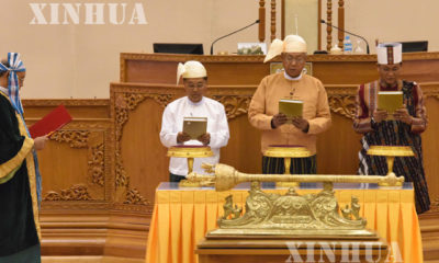 ျပည္ေထာင္စုလႊတ္ေတာ္တြင္ ႏိုင္ငံေတာ္ သမၼတႏွင့္ ဒုတိယ သမၼတမ်ားအျဖစ္ က်မ္းသစၥာက်ိန္ဆိုေနမႈအား ေတြ႔ရစဥ္ (ဓာတ္ပံု- ဆင္ဟြာ)