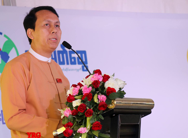 အမွတ္ (၉၄)ယာဥ္လိုင္းဖြင့္ပြဲႏွင့္ အကယ္ဒမီေျပတီဦးအား Brand Ambassador ခန္႔အပ္ပြဲ အခမ္းအနား၌ ရန္ကုန္တိုင္းေဒသႀကီး အစိုးရအဖြဲ႔ဝန္ႀကီးခ်ဳပ္ ဦးၿဖိဳးမင္းသိန္းက အဖြင့္အမွာစကားေျပာၾကားစဥ္ (YRG)