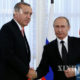 တူရကီႏုိင္ငံသမၼတ ရီဆတ္ ေတယစ္ အာဒိုဂန္ (Recep Tayyip Erdogan) (ဝဲ) ႏွင့္ ရုရွားႏုိင္ငံ သမၼတ ဗလာဒီမာ ပူတင္ (Vladimir Putin) (ယာ) တို႔အား အစည္းအေဝးတစ္ခု၌ေတြ႕ရစဥ္ (ဆင္ဟြာ)