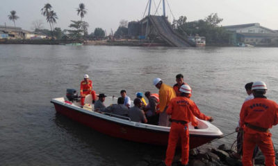 ႀကဳိးတံတား ပ်က္က်ခဲ့သည့္ ေရြးျမစ္ အတြင္း အေရးေပၚ ကယ္ဆယ္ေရး လုပ္ငန္း ေဆာင္ရြက္ေနမႈအား ေတြ ့ရစဥ္(ဓာတ္ပုံ-MOI)