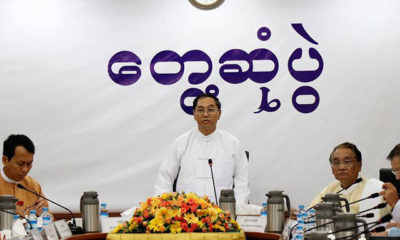 ဒုတိယသမၼတ(၁) ဦးျမင္႔ေဆြႏွင့္ ပုဂၢလိကက႑ ကိုယ္စားလွယ္မ်ား (၁၇) ႀကိမ္ေျမာက္ ပံုမွန္ေတြ႔ဆံုေဆြးေႏြးစဥ္ (ဓာတ္ပံု-- YRG)