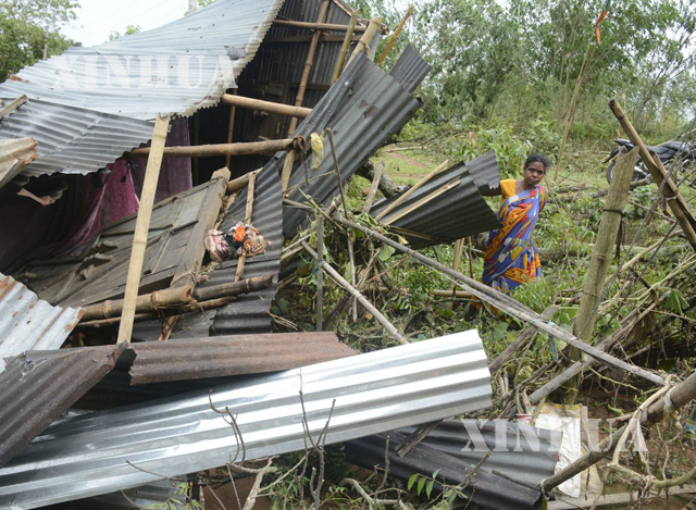 အိႏိၵယ၌ မုန္တုိင္းဒဏ္ခံရေသာ ေနအိမ္တစ္လံုးအားေတြ ့ရစဥ္(ဆင္ဟြာ)