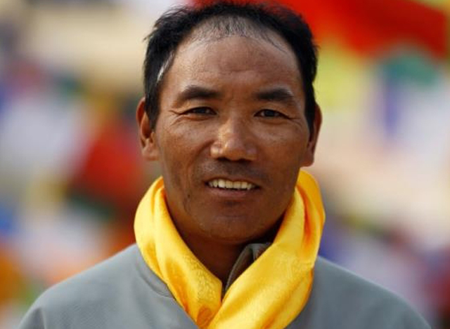 ကမာၻ႕အျမင့္ဆံုး Qomolangma ေတာင္ထိပ္ေပၚသို႔ အႀကိမ္ေရအမ်ားဆံုး တက္ေရာက္ခဲ့သူ Kami Rita Sherpa အားေတြ႕ရစဥ္ (ဓာတ္ပံု-အင္တာနက္)