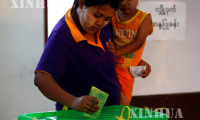 - ၂၀၁၇ ခုႏွစ္ ဧျပီလတြင္ ျပဳလုပ္ခဲ့ေသာ ၾကားျဖတ္ေရြးေကာက္ပြဲ၌ မဲေပးေနသူတစ္ဦးအား ေတြ႕ရစဥ္ (ဆင္ဟြာ)