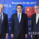 ၂ဝ၁၇ ခုႏွစ္တြင္ ဘရပ္ဆဲလ္ၿမိဳ ့၌က်င္းပခဲ့ေသာ EU-China ထိပ္သီးအစည္းအေဝးတြင္ တရုတ္ဝန္ႀကီးခ်ဳပ္လီခဲ့ခ်န္(လယ္) အားေတြ ့ရစဥ္(ဆင္ဟြာ)