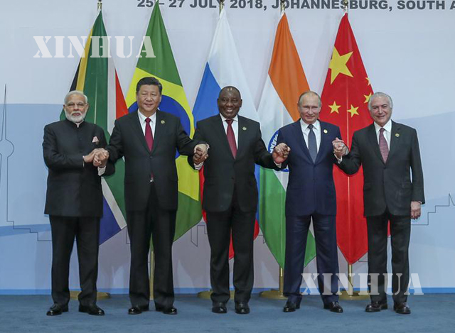 ဂ်ိဳဟမ္နက္စ္ဘာဂ့္ၿမိဳ ့၌က်င္းပသည့္ BRICS ထိပ္သီးအစည္းအေဝးတက္ေရာက္လာေသာ အဖြဲ ့ဝင္ႏုိင္ငံမ်ားမွ ေခါင္းေဆာင္မ်ားအားေတြ ့ရစဥ္(ဆင္ဟြာ)