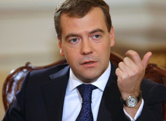 ႐ုရွား ႏုိင္ငံ ဝန္ႀကီးခ်ဳပ္ ဒီမီထရီ မက္ဗီဒက္ (Dmitry Medvedev) အား ေတြ႔ရစဥ္ (ဓါတ္ပုံ-အင္တာနက္)